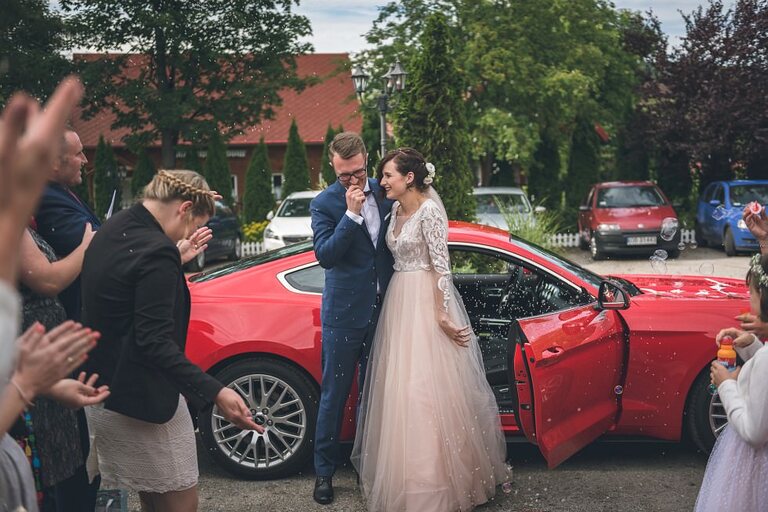 Jak wybrać odpowiednie auto do ślubu